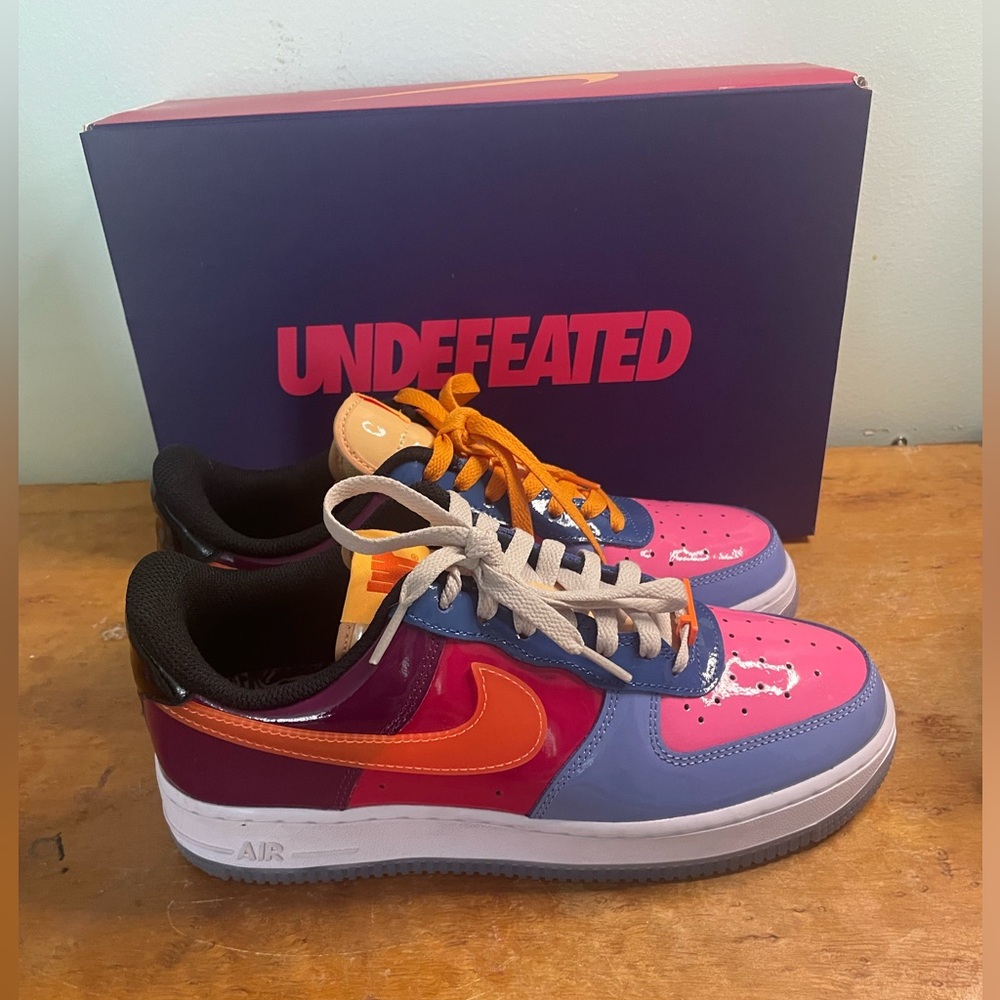 UNDEFEATED x NIKE AIR FORCE 1s low rise multicolor men’s size 7 Women’s size 8.5